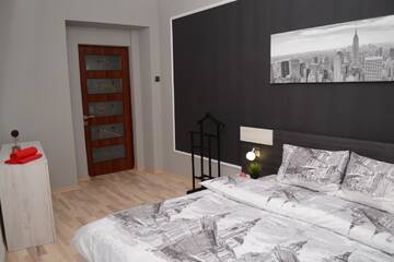 Фотографии Апартаменты Modern Red Apartment г. Львов (Украина) №4 Фото Апартаменты Modern Red Apartment г. Львов 4