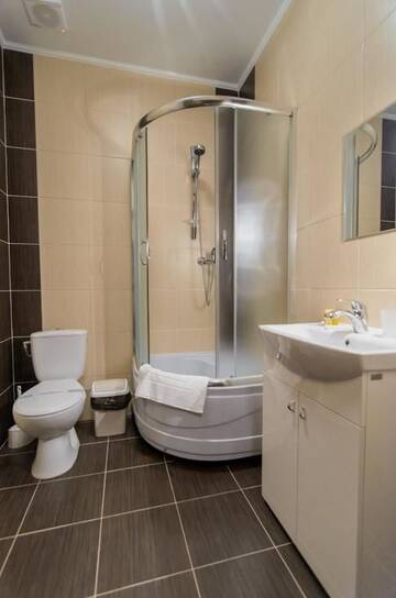 Фото номера Стандартный двухместный номер с 1 кроватью Отель Etna Hotel г. Львов 10