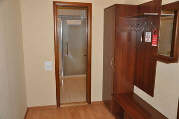 Фото номера Четырехместный номер с душем Отель Etna Hotel г. Львов 4