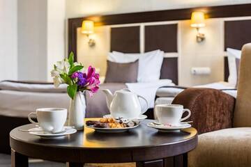Фото номера Стандартный трехместный номер Отель Taurus Hotel &amp; SPA г. Львов 6
