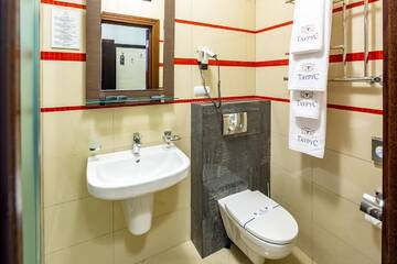 Фото номера Большой двухместный номер с 1 кроватью или 2 отдельными кроватями Отель Taurus Hotel &amp; SPA г. Львов 6