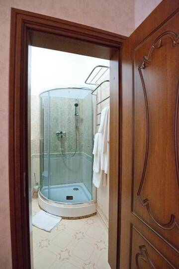 Фото номера Семейный люкс с 2 спальнями Отель Mini-Hotel Guest House Inn Lviv г. Львов 3