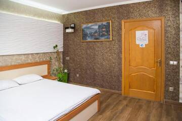 Фото номера Стандартный двухместный номер с 1 кроватью Отель Economy Express Voyage Lviv г. Львов 6