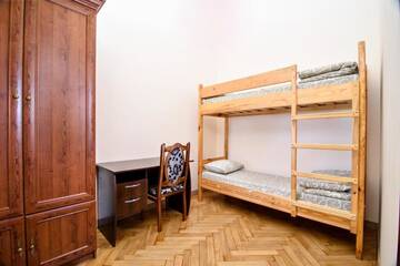 Фото номера Небольшой двухместный номер с 1 двуспальной кроватью без окна Хостелы Cossacks Hostel г. Львов 2