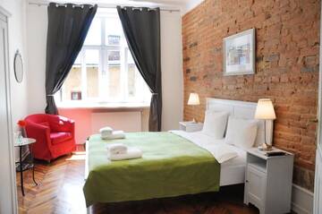 Фото номера Стандартный двухместный номер с 1 кроватью Гостевой дом On The Square Guesthouse г. Львов 17