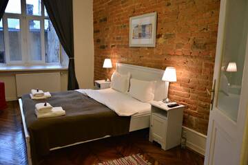 Фото номера Стандартный двухместный номер с 1 кроватью Гостевой дом On The Square Guesthouse г. Львов 6