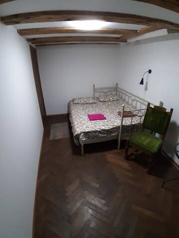 Фото номера Номер с кроватью размера «queen-size» и общей ванной комнатой Хостелы Art Hostel г. Львов 7