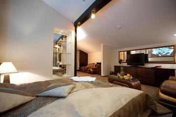 Фото номера Улучшенный двухместный номер с 1 кроватью Отель Deluxe Hotel Kupava г. Львов 5