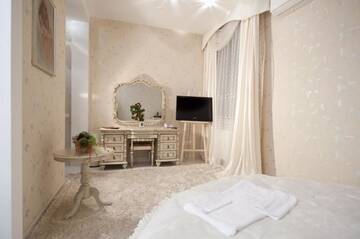 Фото номера Люкс для новобрачных Отель Deluxe Hotel Kupava г. Львов 2