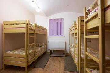 Фото номера Односпальная кровать в общем номере с 6 кроватями Хостелы Apart Comfort Plus г. Львов 10