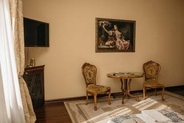 Фото номера Апартаменты с 2 спальнями Отель отель Британский Клуб во Львове г. Львов 4