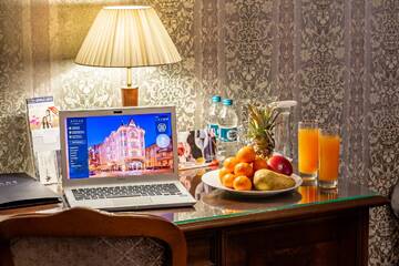 Фото номера Семейный номер Отель Hotel Atlas Deluxe г. Львов 2