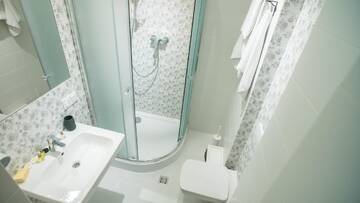 Фото номера Двухместный номер Делюкс с 1 кроватью и балконом Отель Central Hotel г. Львов 7