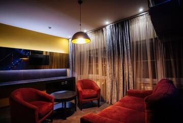 Фото номера Большой двухместный номер с 1 кроватью Отель LH Hotel &amp; SPA г. Львов 4