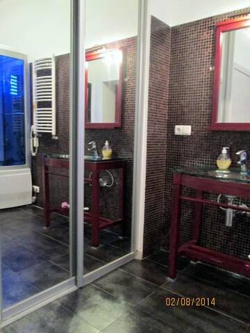 Фото номера Апартаменты - Проспект Свободы, 41T Апартаменты Apartment in the centre of Lviv г. Львов 6