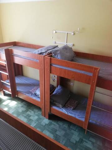 Фото номера Кровать в общем 8-местном номере для мужчин и женщин Хостелы Kava Hostel г. Львов 5