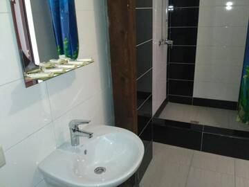 Фото номера Cемейный номер с собственной ванной комнатой Хостелы Hostel Vitan г. Львов 4