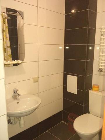 Фото номера Cемейный номер с собственной ванной комнатой Хостелы Hostel Vitan г. Львов 9
