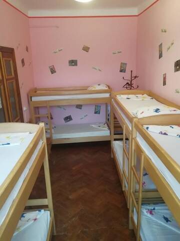 Фото номера Кровать в общем 8-местном номере для мужчин и женщин Хостелы Play Hostel г. Львов 6
