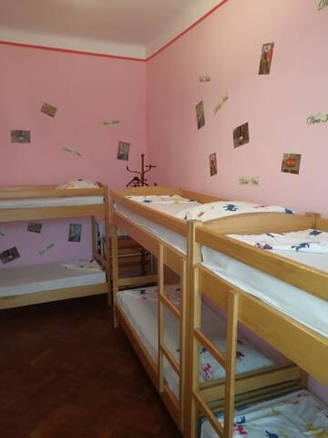 Фото номера Кровать в общем 8-местном номере для мужчин и женщин Хостелы Play Hostel г. Львов 7