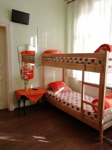 Фото номера Кровать в общем 8-местном номере Хостелы Play Hostel г. Львов 6