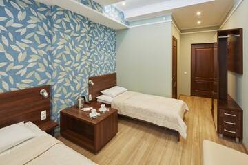 Фото номера Стандартный двухместный номер с 2 отдельными кроватями Отель Three Crowns Hotel г. Львов 3