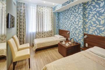 Фото номера Стандартный двухместный номер с 2 отдельными кроватями Отель Three Crowns Hotel г. Львов 2