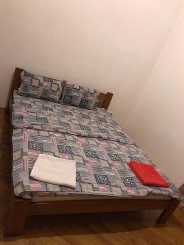 Фото номера Четырехместный номер с общей ванной комнатой Хостелы Soborniy Hostel г. Львов 4