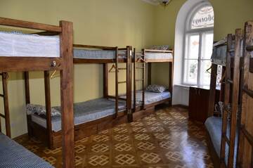 Фото номера Кровать в общем номере для мужчин и женщин с 10 кроватями Хостелы Soborniy Hostel г. Львов 5