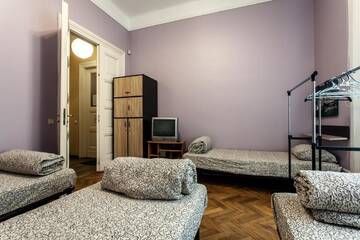 Фото номера Кровать в общем 4-местном номере для мужчин и женщин Хостелы Centrum Hostel г. Львов 6