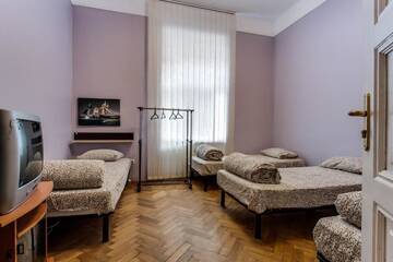 Фото номера Кровать в общем 4-местном номере для мужчин и женщин Хостелы Centrum Hostel г. Львов 7