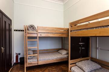Фото номера Кровать в общем 8-местном номере для мужчин и женщин Хостелы Centrum Hostel г. Львов 2