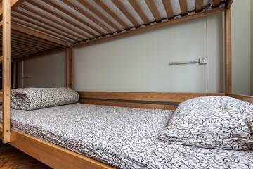 Фото номера Кровать в общем 8-местном номере для мужчин и женщин Хостелы Centrum Hostel г. Львов 3
