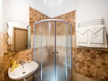 Фото номера Двухместный номер эконом-класса с 1 кроватью Отель Lviv Central Jam Hotel г. Львов 5