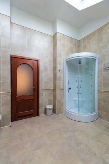 Фото номера Четырехместный номер с общей ванной комнатой Отель 10 Rooms г. Львов 6
