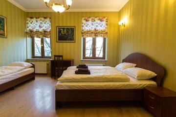 Фото номера Трехместный номер с ванной Отель 10 Rooms г. Львов 8