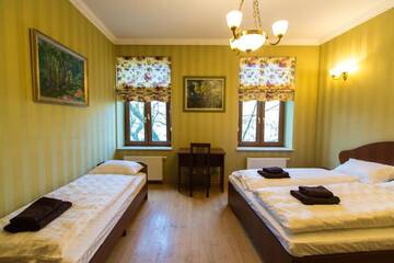 Фото номера Трехместный номер с ванной Отель 10 Rooms г. Львов 14