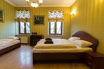 Фото номера Трехместный номер с ванной Отель 10 Rooms г. Львов 2
