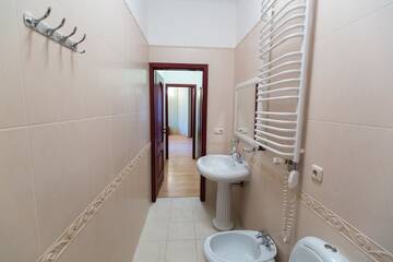 Фото номера Трехместный номер с ванной Отель 10 Rooms г. Львов 7