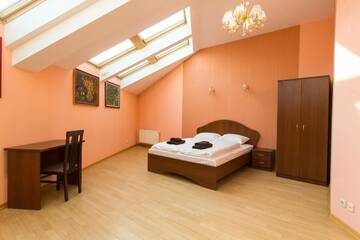 Фото номера Семейный номер с общей ванной комнатой Отель 10 Rooms г. Львов 4