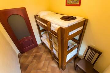 Фото номера Бюджетный двухместный номер с 2 отдельными кроватями Отель 10 Rooms г. Львов 2