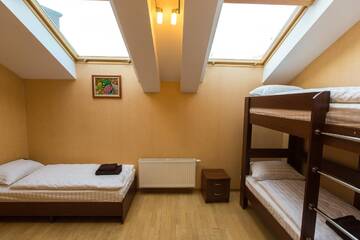 Фото номера Четырехместный номер с общей ванной комнатой Отель 10 Rooms г. Львов 3