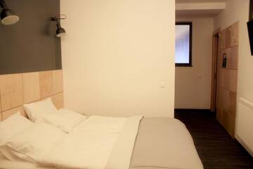 Фото номера Двухместный номер эконом-класса с 2 отдельными кроватями Отель Etude Hotel г. Львов 7