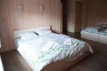 Фото номера Четырехместный номер с ванной комнатой Гостевой дом Guest House Lviv г. Львов 5