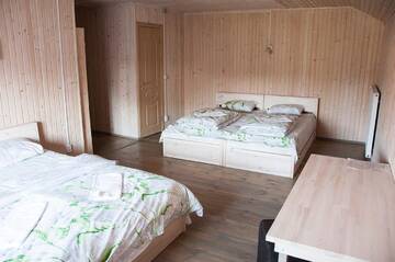 Фото номера Четырехместный номер с ванной комнатой Гостевой дом Guest House Lviv г. Львов 6