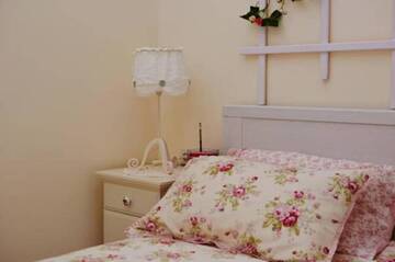 Фото номера Апартаменты с 1 спальней рядом с оперным театром Апартаменты Romantic Apartment on Rynok square with Air-Conditioning г. Львов 9