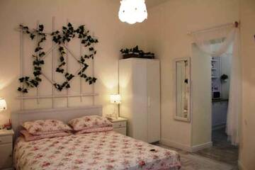 Фото номера Апартаменты с 1 спальней рядом с оперным театром Апартаменты Romantic Apartment on Rynok square with Air-Conditioning г. Львов 8