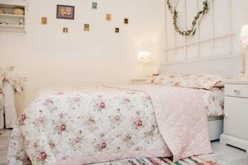 Фото номера Апартаменты с 1 спальней рядом с оперным театром Апартаменты Romantic Apartment on Rynok square with Air-Conditioning г. Львов 14