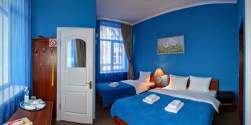 Фото номера Стандартный трехместный номер Отель Orange Hotel г. Львов 2