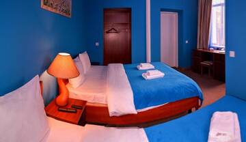 Фото номера Стандартный трехместный номер Отель Orange Hotel г. Львов 4